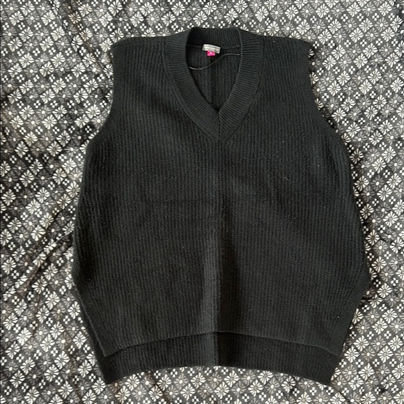 Vince Camuto Sweater Vest - Picture 1 of 3
